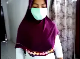 Jilbab pamer lubang pantat